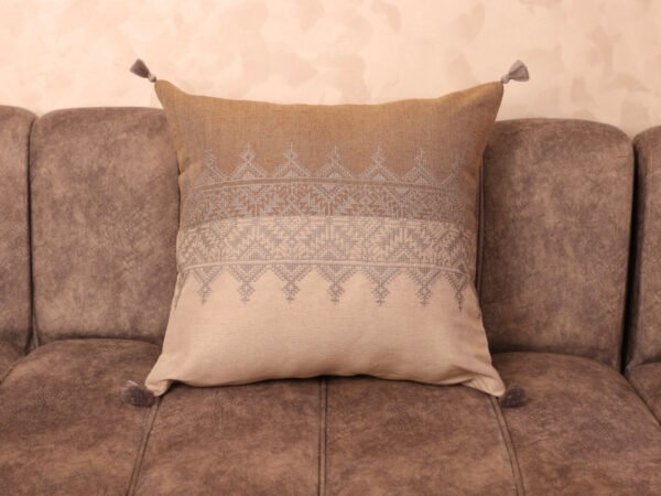 Two-tone Fassi embroidered linen pillow 20×20 in beige and grey with charcoal Tarz El Fassi band and tassels – Tigemi Fez